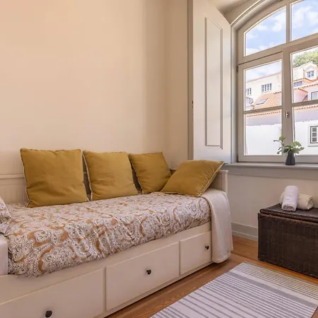 001 Bacalhoeiros Riverside Lisbon